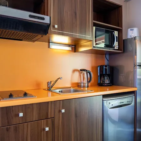 Apartmán 4 Pers Avec Terrasse, Piscine Et Animaux Admis - Fr-1-165b-46