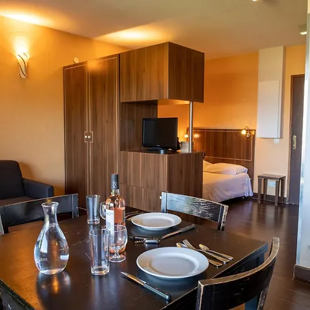 Apartmán 4 Pers Avec Terrasse, Piscine Et Animaux Admis - Fr-1-165b-46 *