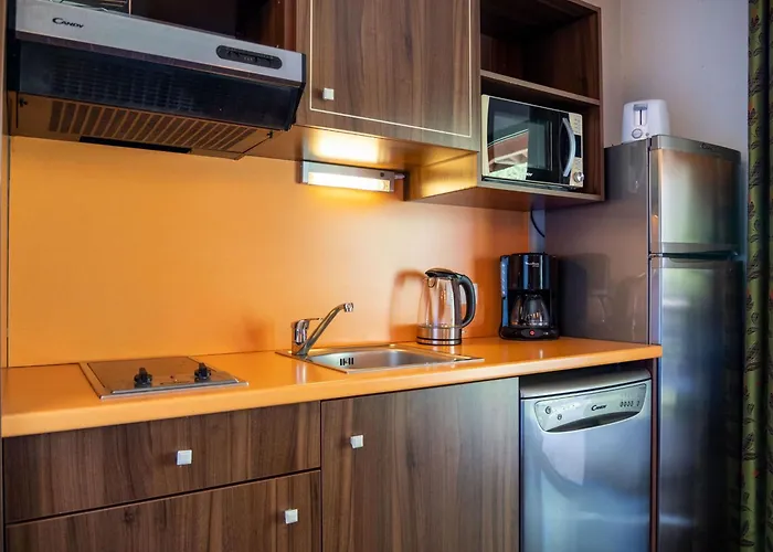 4 Pers Avec Terrasse, Piscine Et Animaux Admis - Fr-1-165b-46 * Jausiers